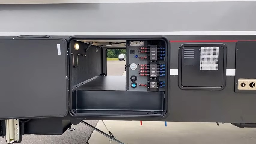 2024 Valor 44v14 exterior