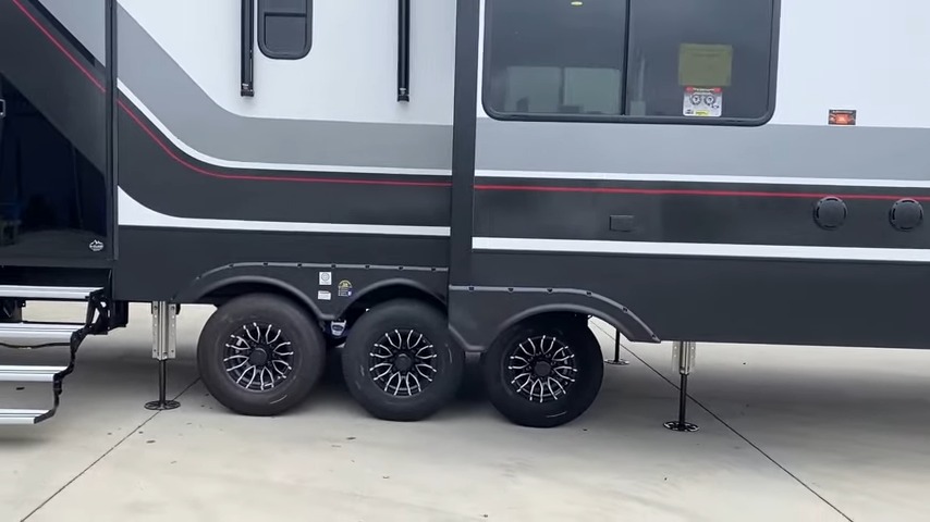 2024 Valor 44v14 exterior