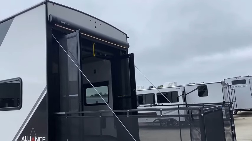 2024 Valor 44v14 exterior