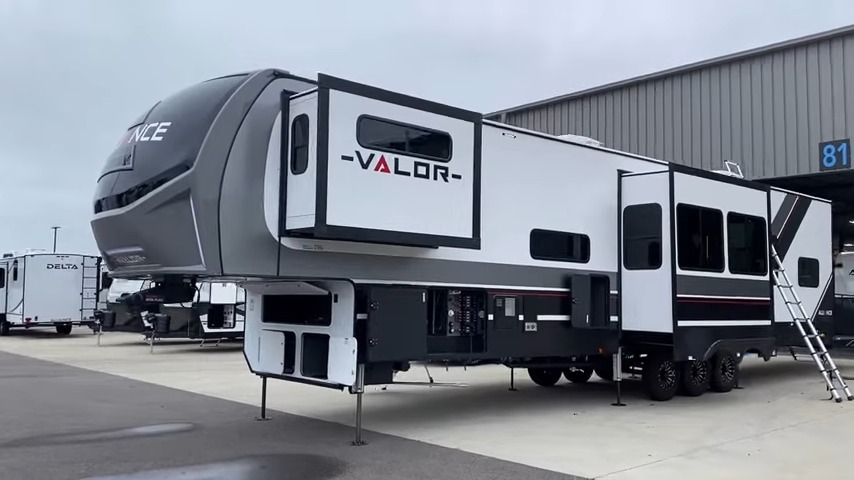 2024 Valor 44v14 exterior