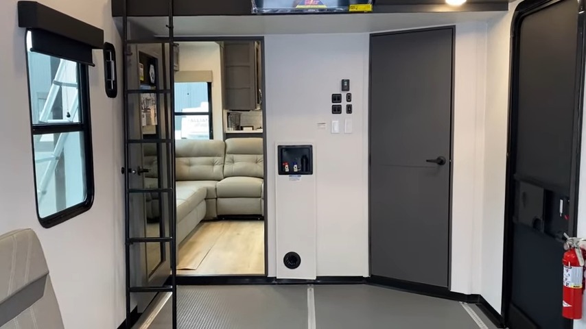 2024 Valor 44v14 garage