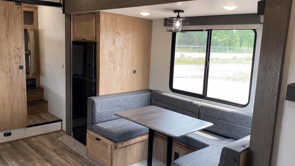 278bhs kitchen dinette and fridge