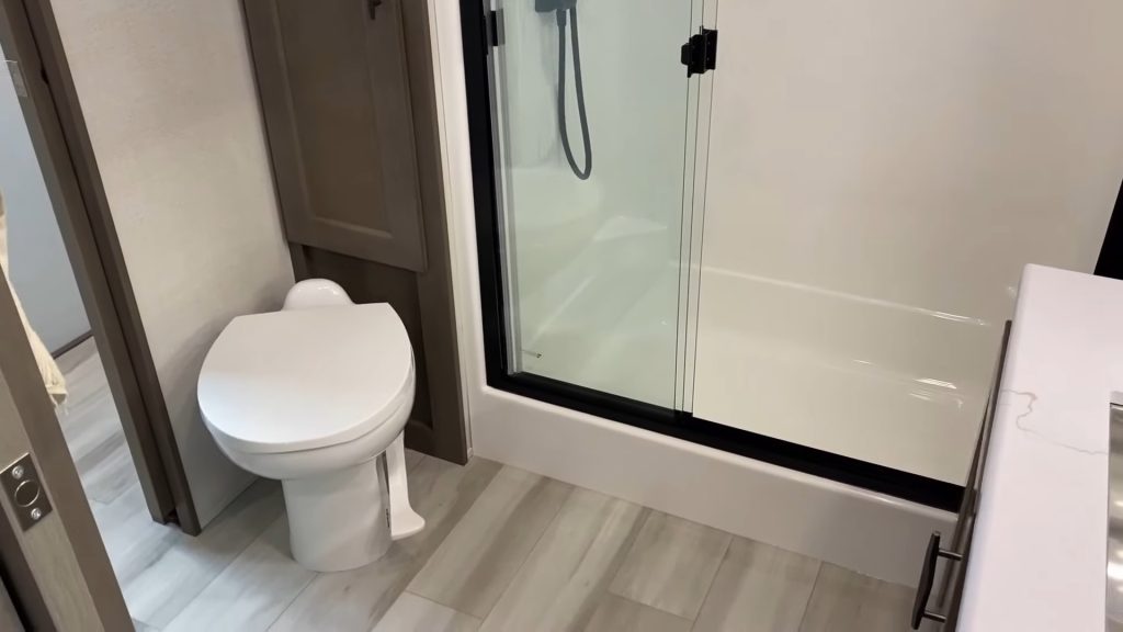 2024 Influence 3803GK bathroom