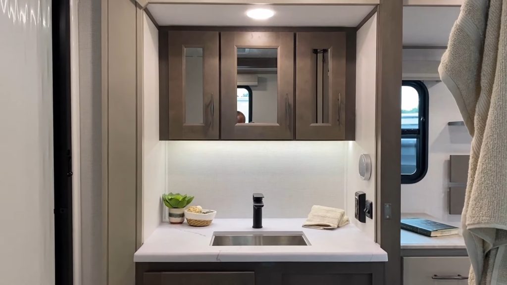 2024 Influence 3803GK bathroom