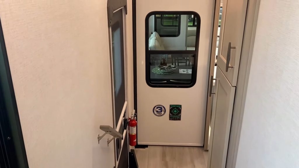 2024 Influence 3803GK road mode