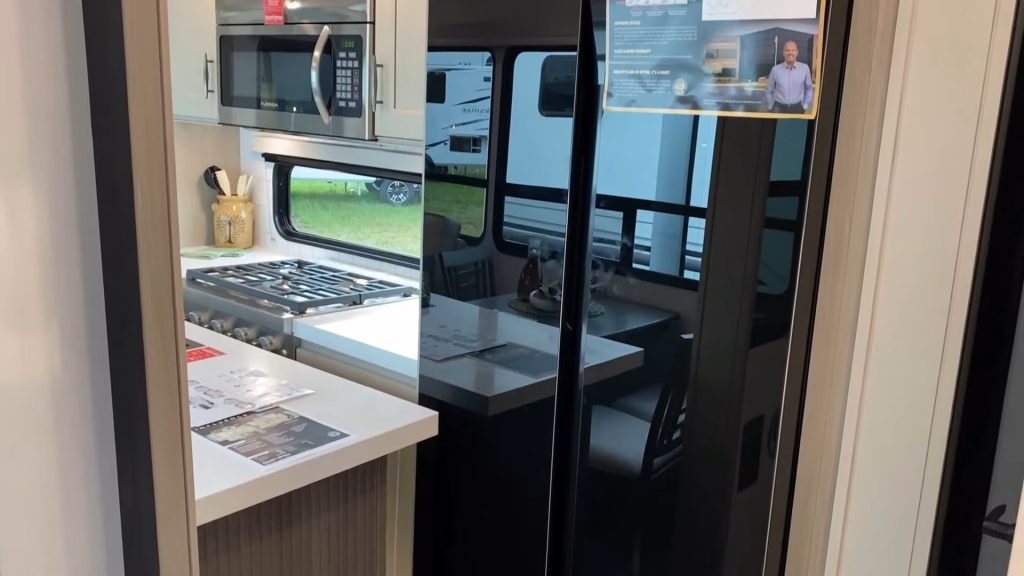 2024 Influence 3803GK road mode