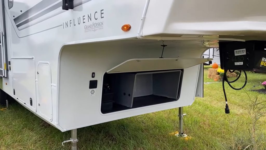 2024 Influence 3803GK exterior