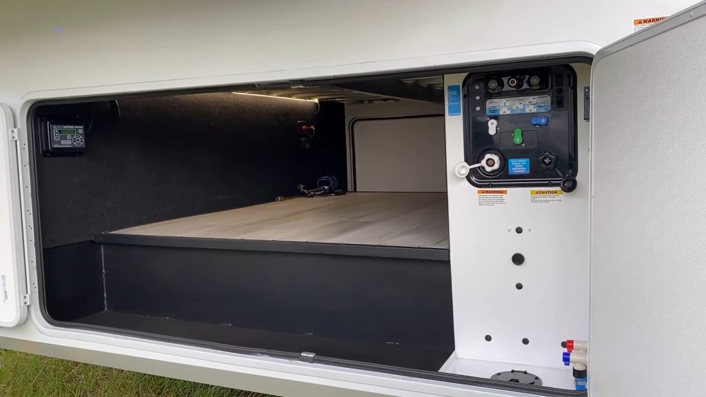 2024 Influence 3803GK exterior