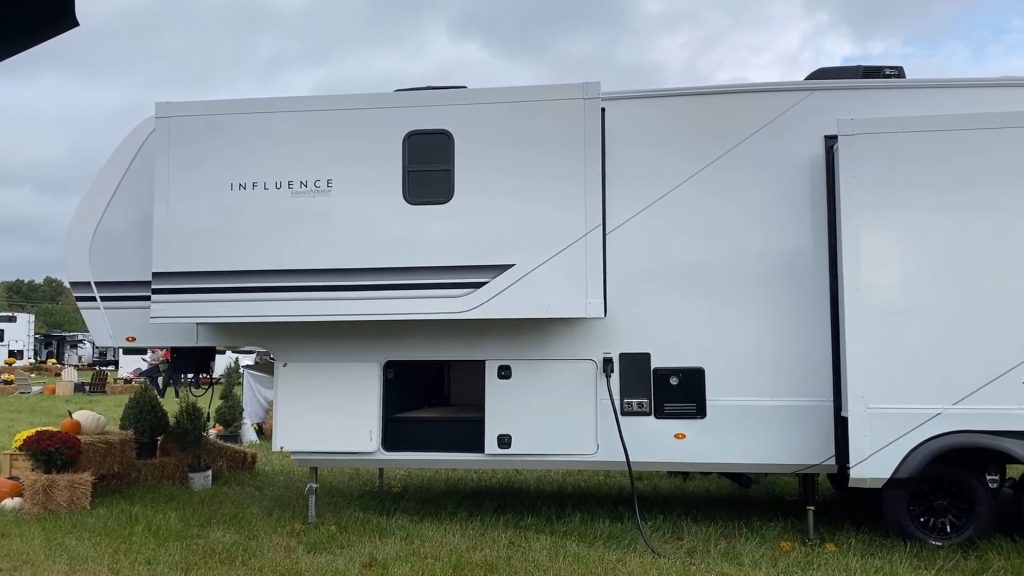 2024 Influence 3803GK exterior