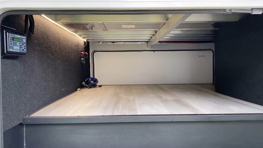 2024 Influence 3803GK exterior