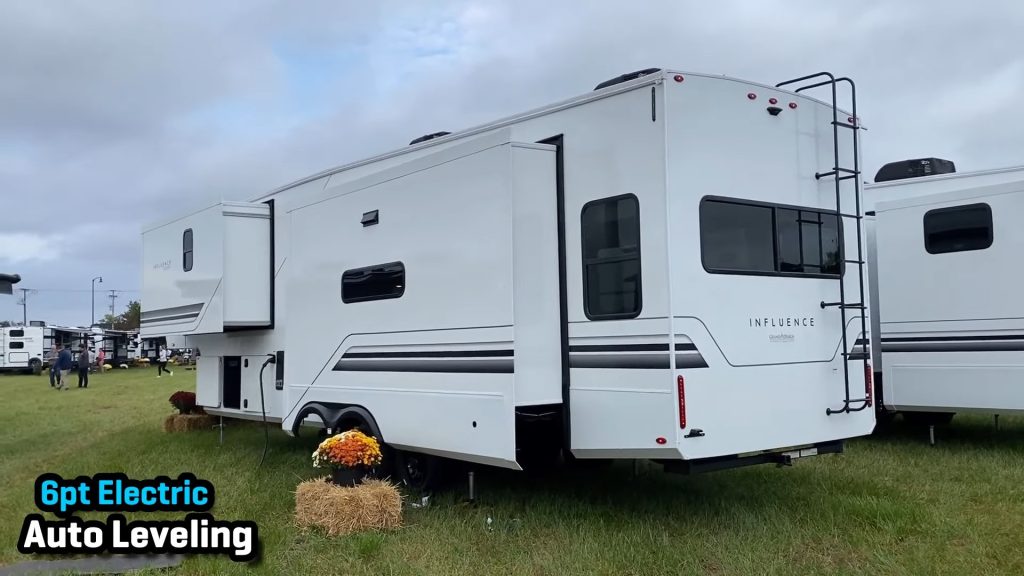 2024 Influence 3803GK exterior