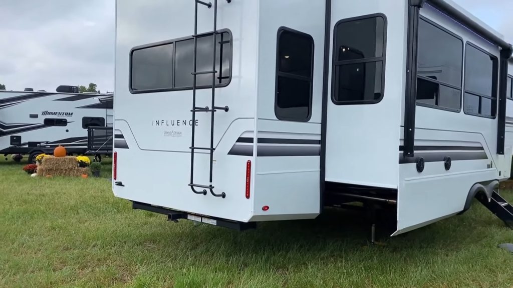 2024 Influence 3803GK exterior