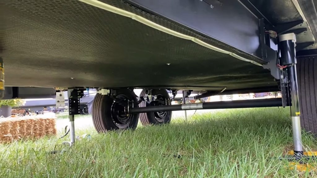 2024 Influence 3803GK exterior