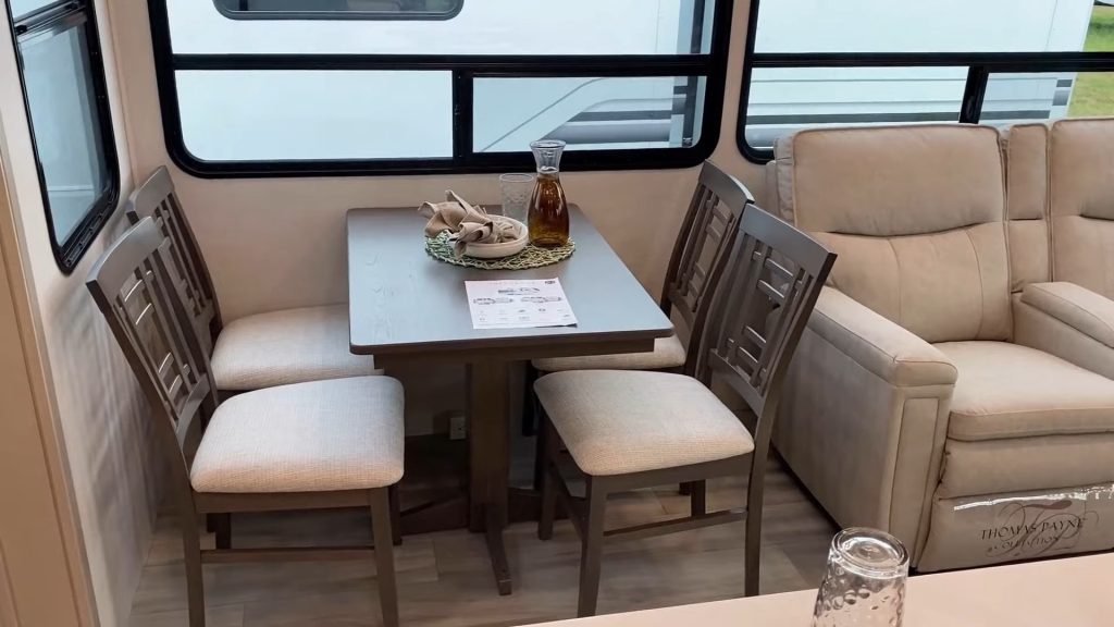 2024 Influence 3803GK living