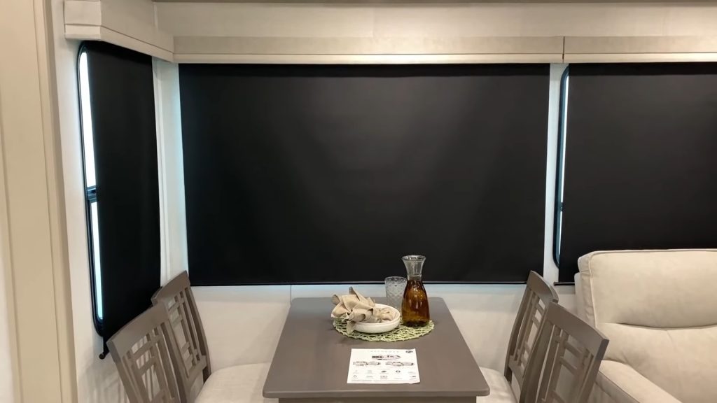 2024 Influence 3803GK living