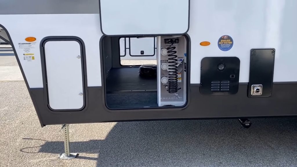 2024 Arcadia 27SBH exterior