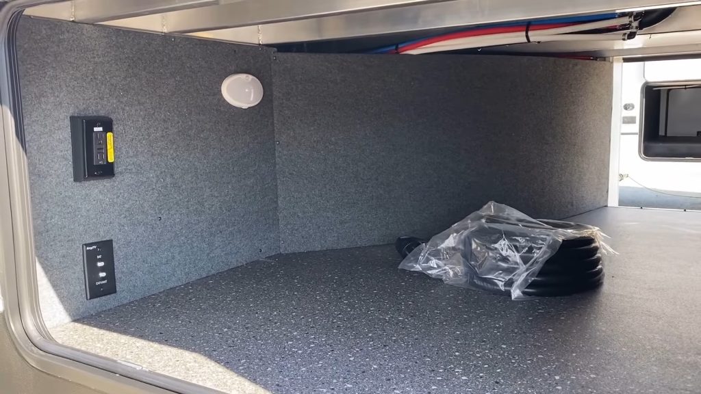 2024 Arcadia 27SBH exterior