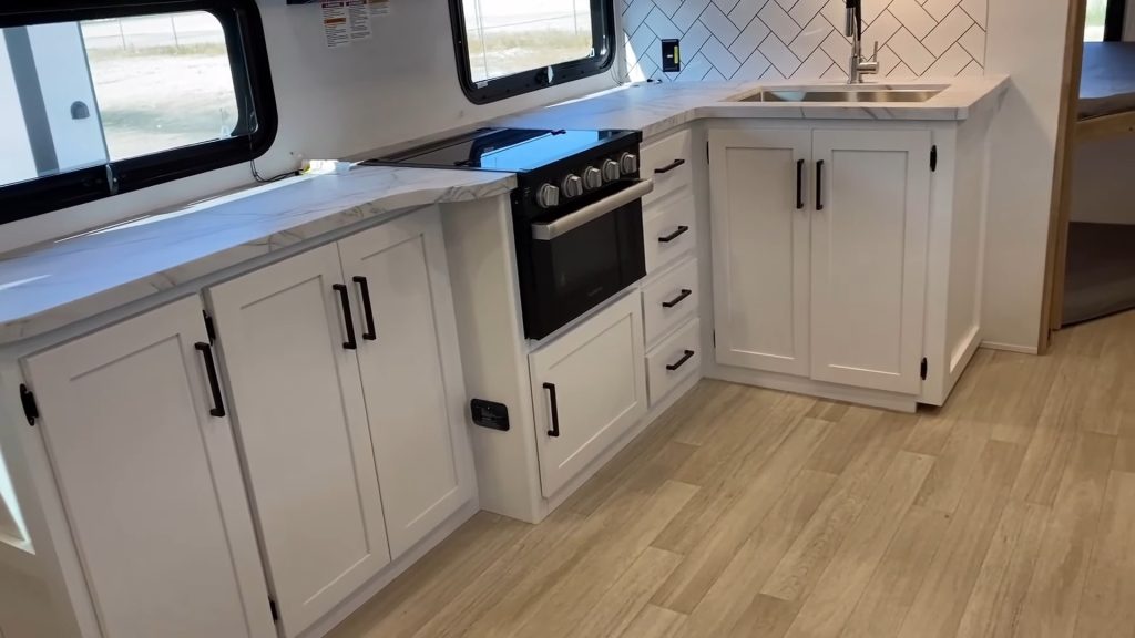 2024 Arcadia 27SBH kitchen