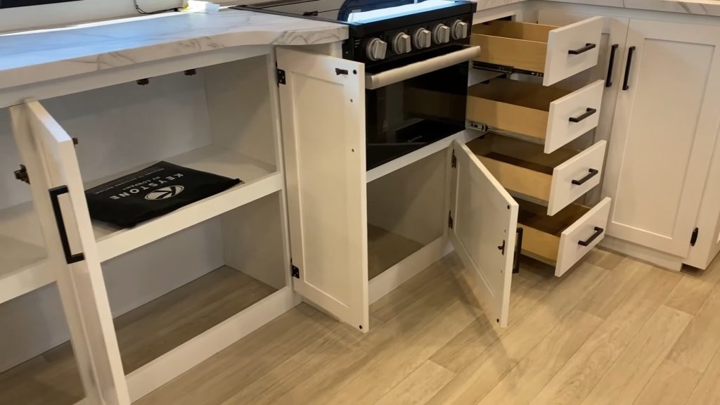 2024 Arcadia 27SBH kitchen