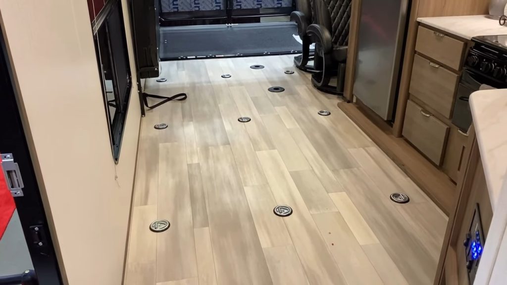 interior of mpg 2700TH