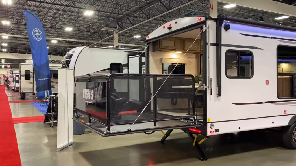 MPG 2700TH exterior ramp