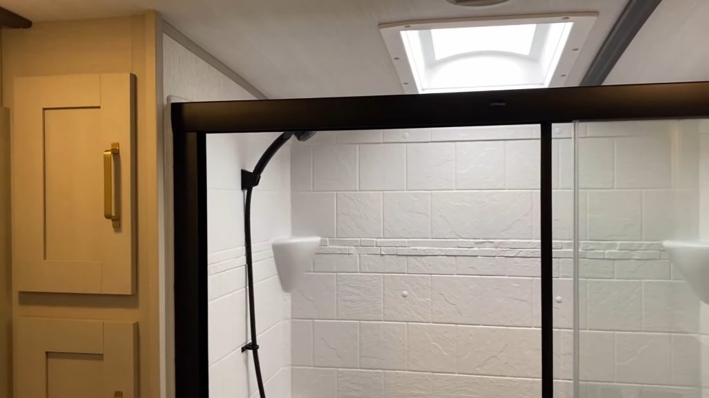 2024 Heritage Glen 320View bathroom