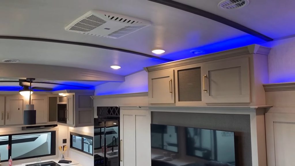 2024 Heritage Glen 320View living