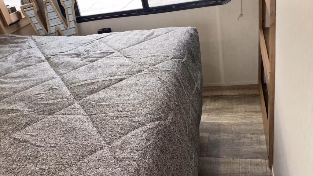 2024 Wolf Den 262DBH bedroom