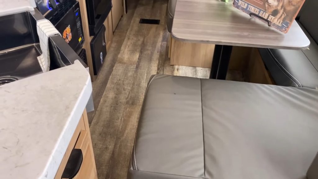 2024 Wolf Den 262DBH road mode