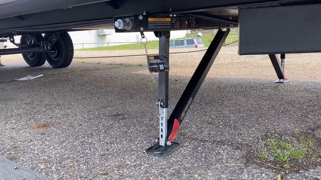 2024 Wolf Den 262DBH road mode