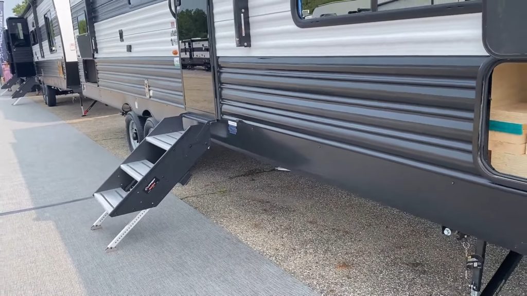 2024 Wolf Den 262DBH exterior