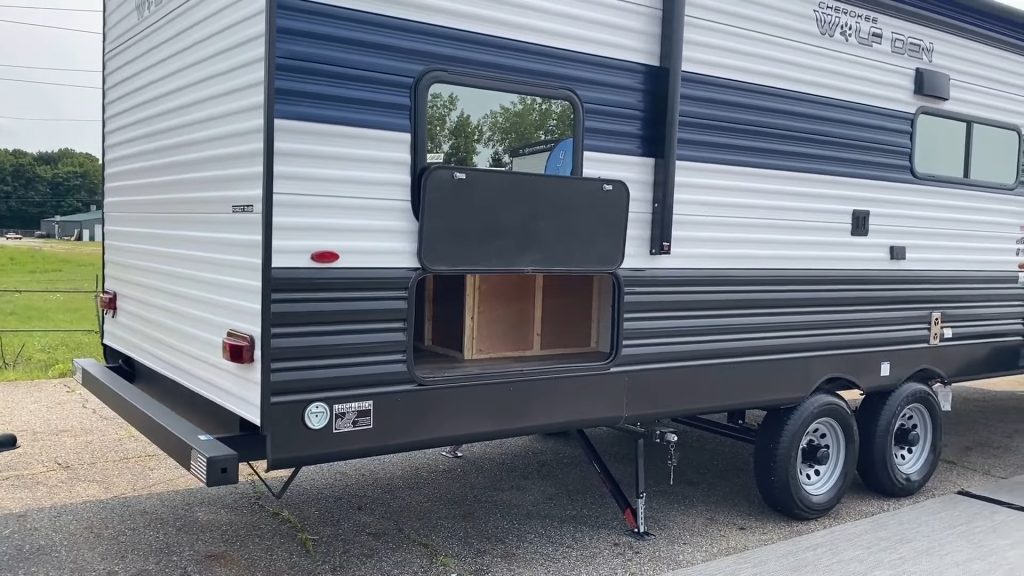 2024 Wolf Den 262DBH road mode
