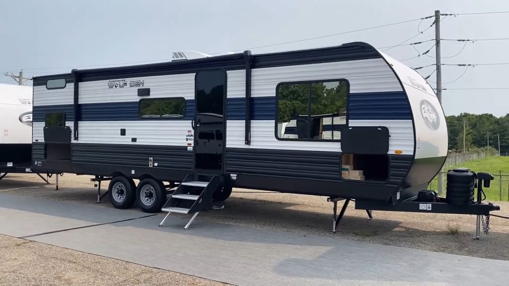 2024 Wolf Den 262DBH exterior