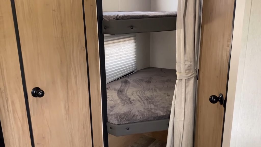 2024 Wolf Den 262DBH living