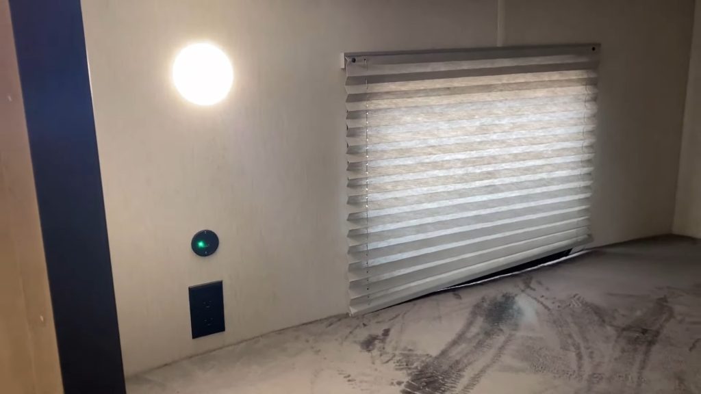 2024 Wolf Den 262DBH living