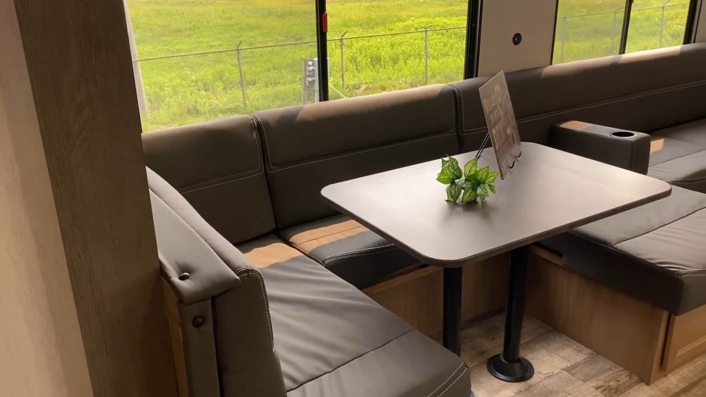 2024 Wolf Den 262DBH living