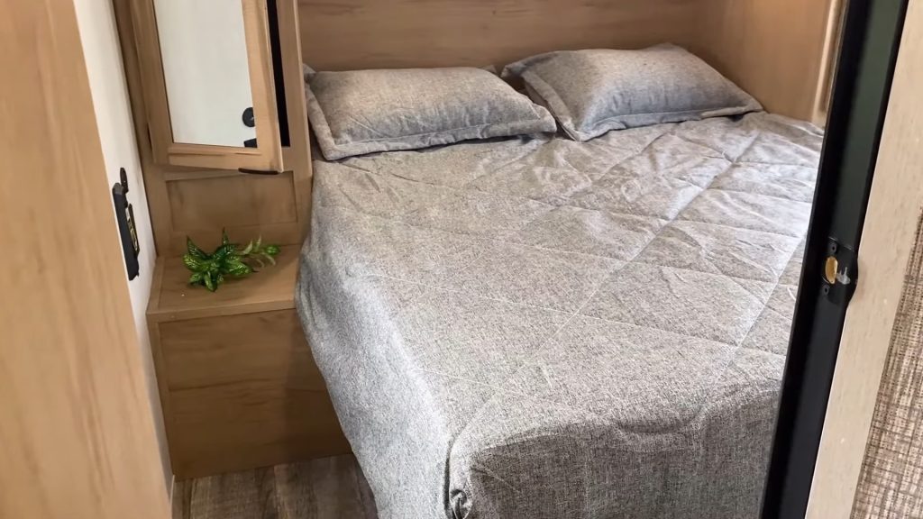 2024 Wolf Den 262DBH bedroom