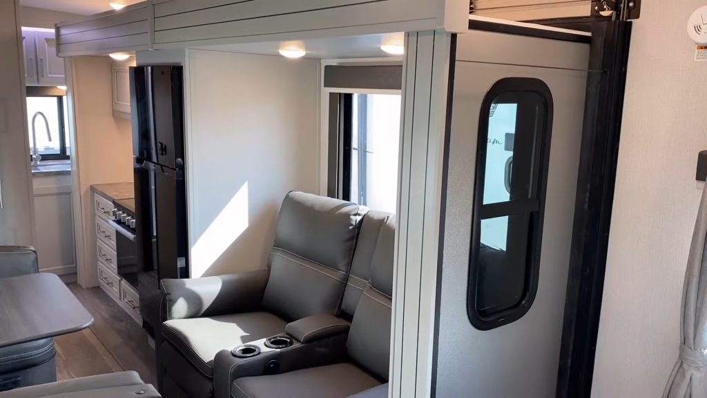 2024 Cougar 22MLS road mode