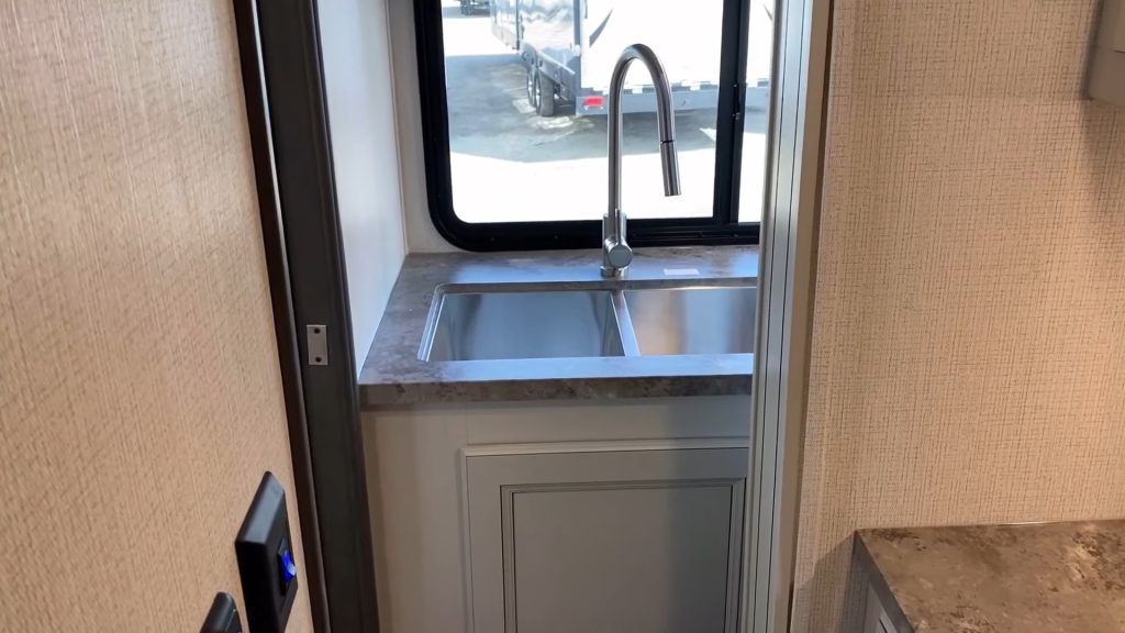 2024 Cougar 22MLS road mode