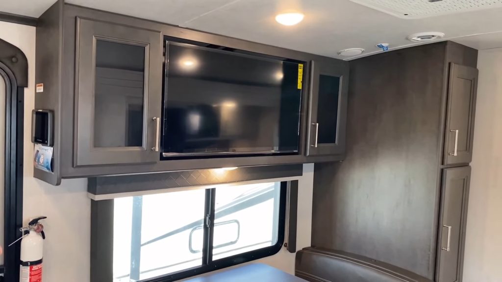 2024 Cougar 22MLS living