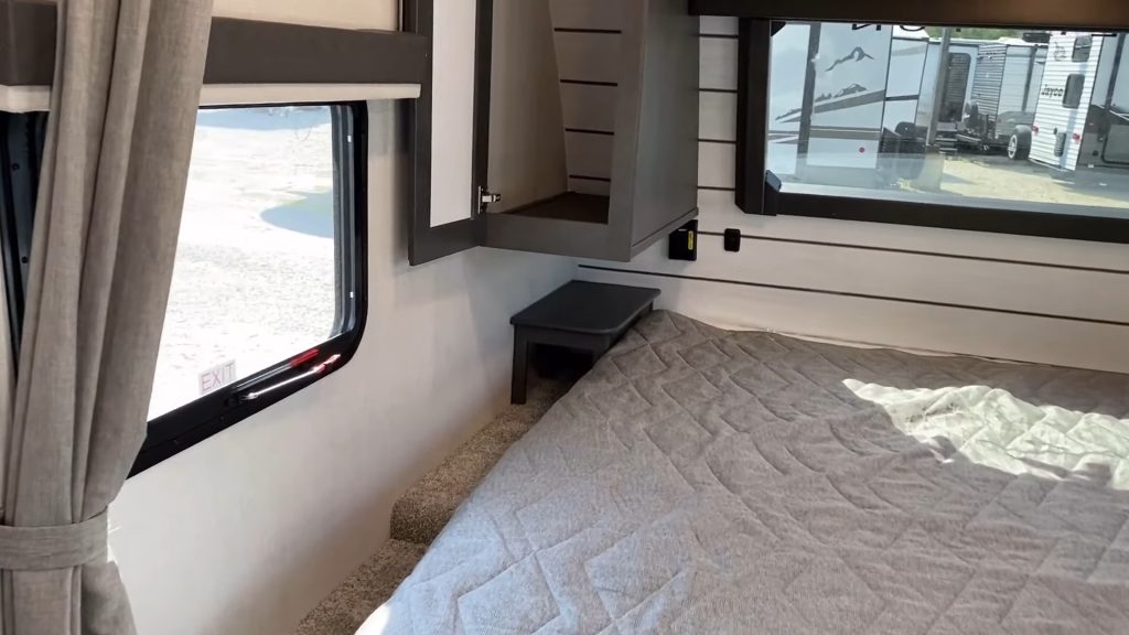 2024 Cougar 22MLS bedroom
