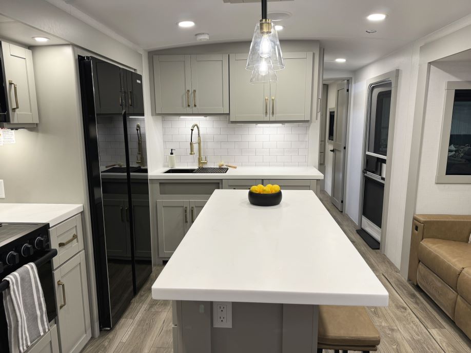 2025 Model Z Air 295 kitchen