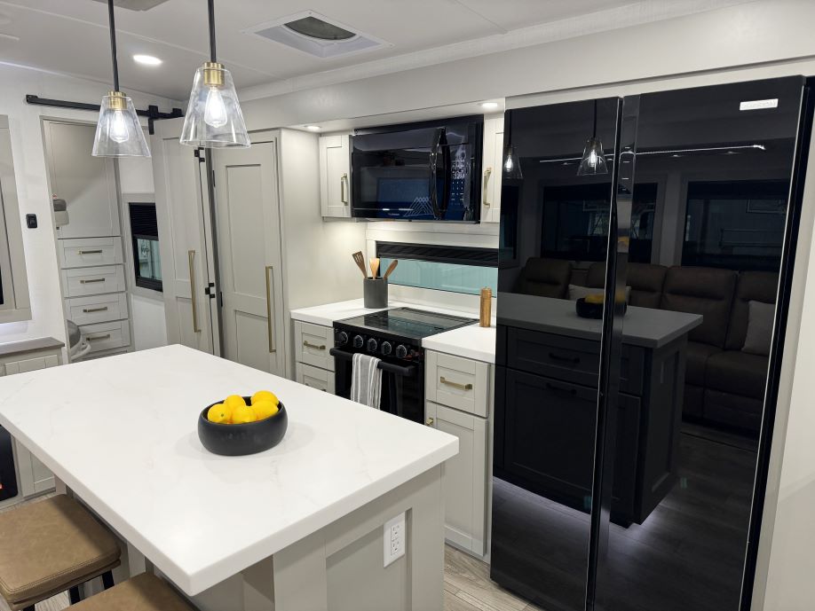 2025 Model Z Air 295 kitchen