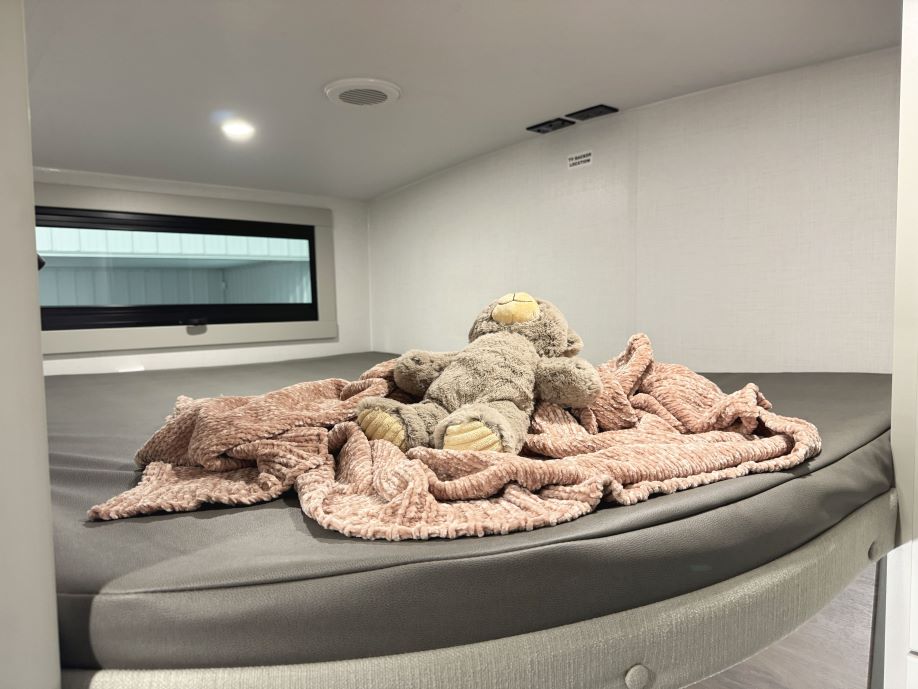 2025 Model Z Air 295 bunk room