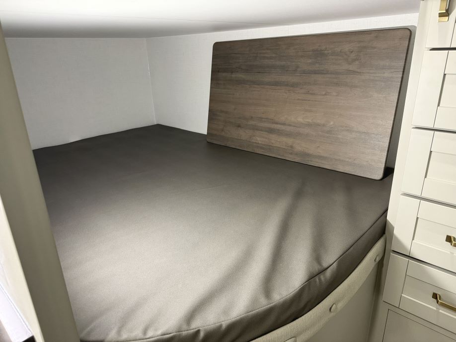 2025 Model Z Air 295 bunk room