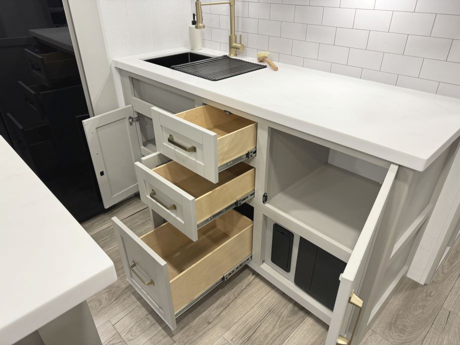 2025 Model Z Air 295 kitchen