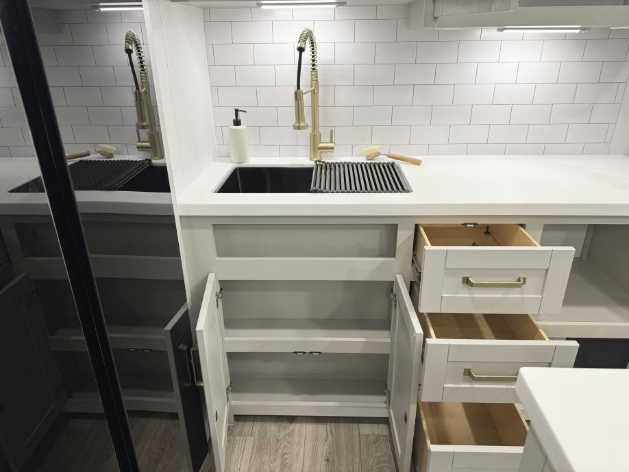 2025 Model Z Air 295 kitchen