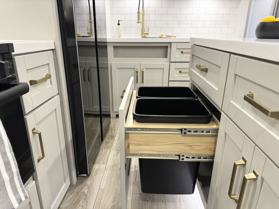 2025 Model Z Air 295 kitchen