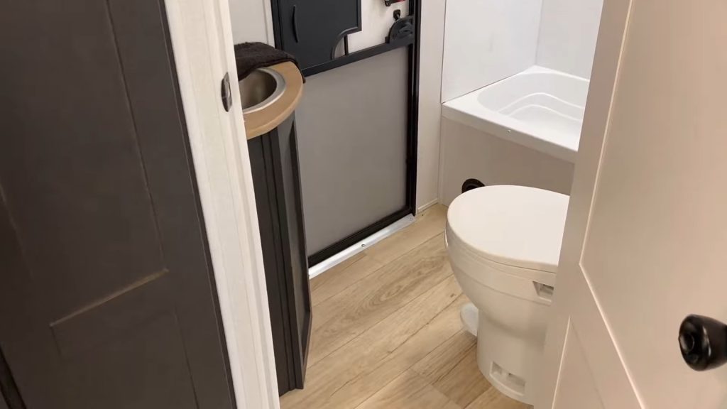 2024 North Trail 27DBH bathroom