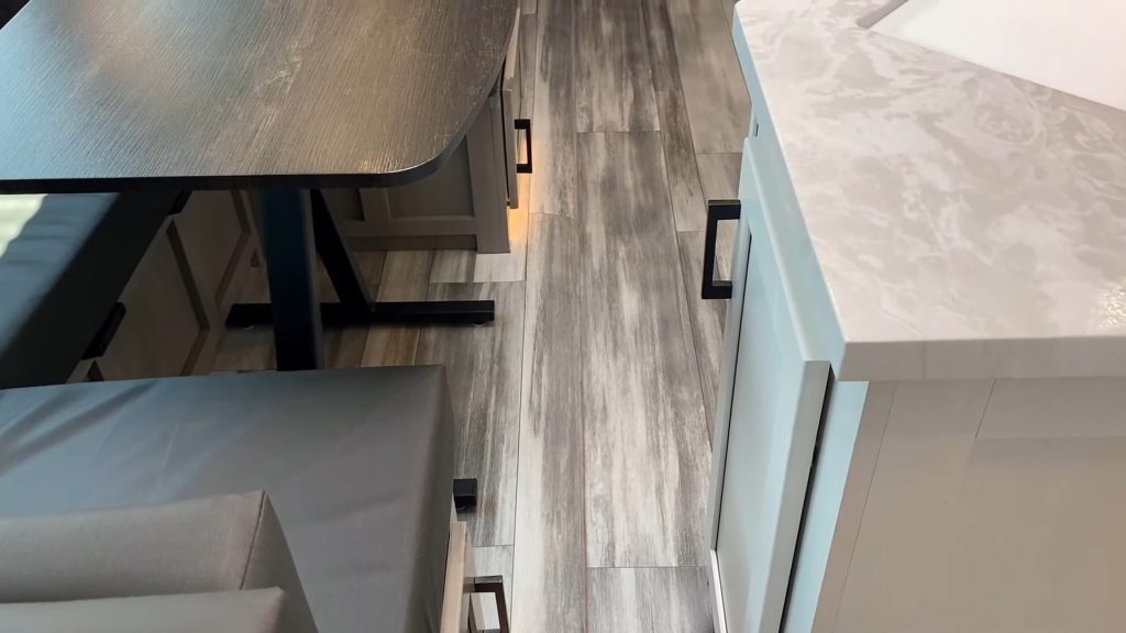 2024 White Hawk 27RB road mode